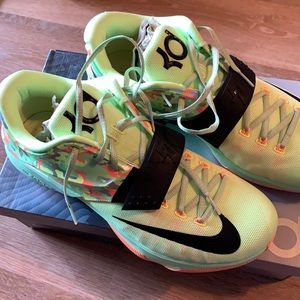 Kevin Durant nike sneakers ,excellent condition